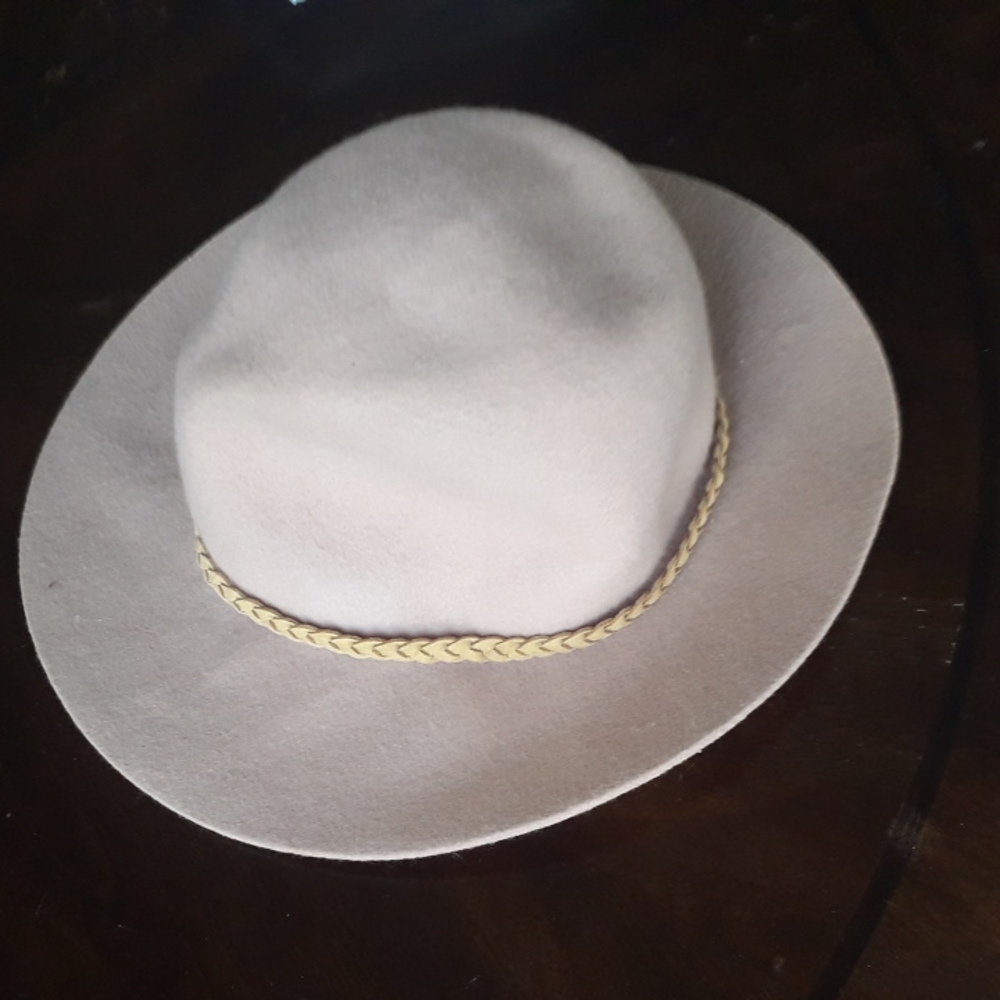 Bush-type hat